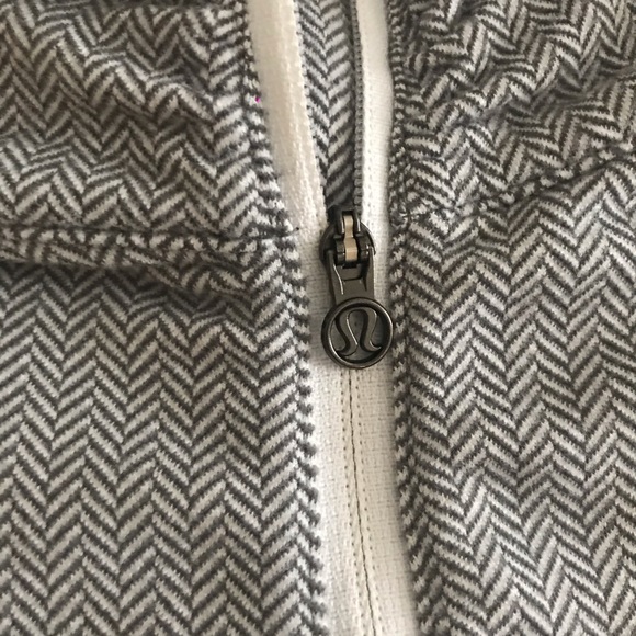 Lululemon athletic top - Picture 4 of 4